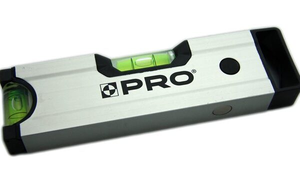 POZIOMNICA PRO600 ANOD. SREBRNA MAGN. 18 CM