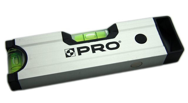 POZIOMNICA PRO600 ANOD. SREBRNA MAGN. 18 CM